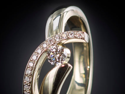Zeedeining | 14 karaat witgouden ring met diamant