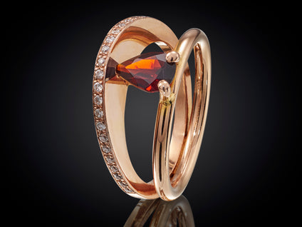 Zonsopgang | 14 karaat roodgouden ring met bruinrode granaat en diamant