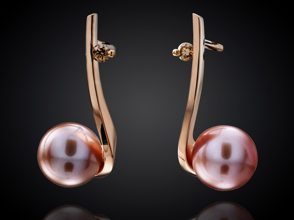 Zonsopgang | 18 karaat roodgouden oorstekers met roze parel en bruine diamant