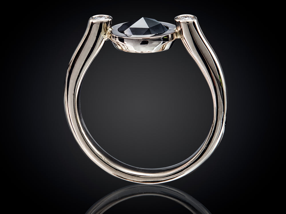 Oogappel | 14 karaat witgouden ring met zwarte roos diamant en witte diamanten